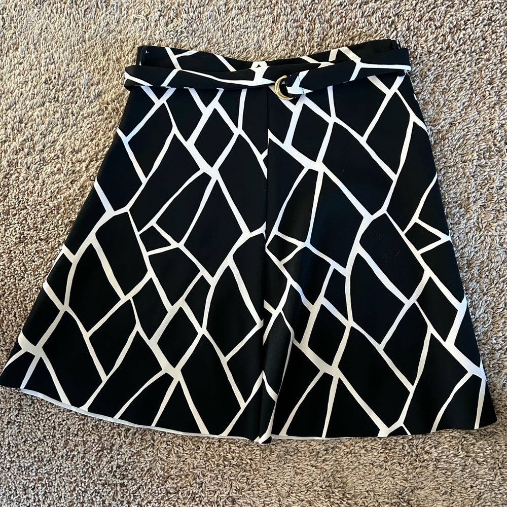 Women’s black and white skirt